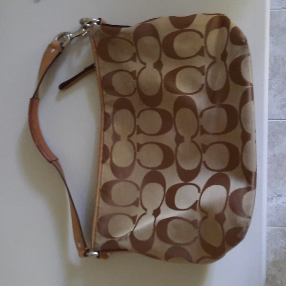 Coach Medium Tote WELL WORN - Picture 3 of 15